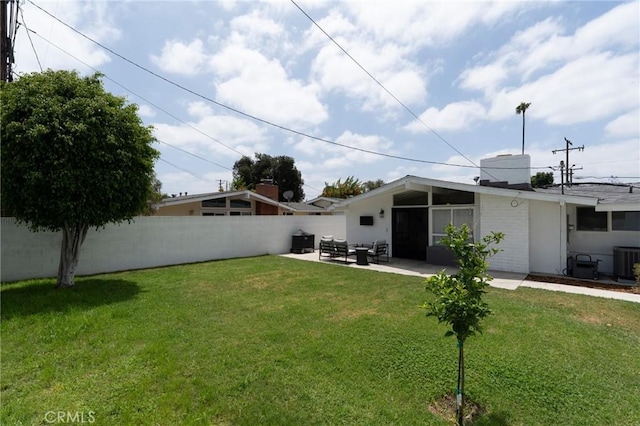 1925 W Beacon Ave, Anaheim, CA 92804 - view of yard featuring a patio area