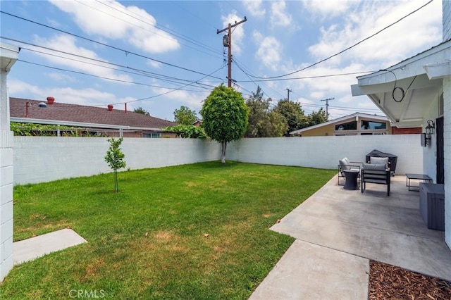 1925 W Beacon Ave, Anaheim, CA 92804 - fenced backyard with a patio area