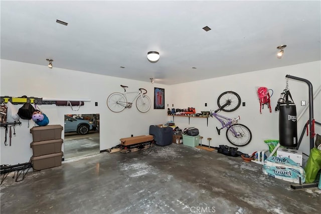 22989 Pine Ln, Crestline, CA 92325 - view of garage
