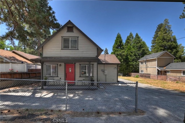 22989 Pine Ln, Crestline, CA 92325 - view of front of house featuring a fenced front yard and covered porch