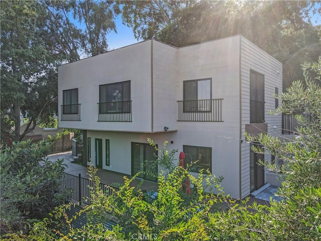 2315 Loma Vista Pl, Los Angeles, CA 90039 - view of front of house with a balcony