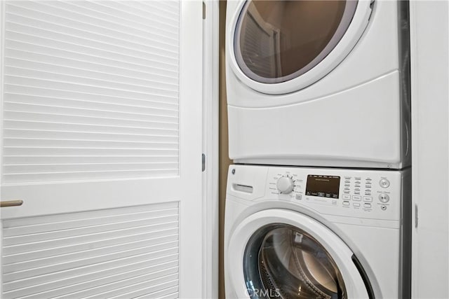 1019 Sequoia Pl, Montebello, CA 90640 - washroom featuring stacked washer / drying machine