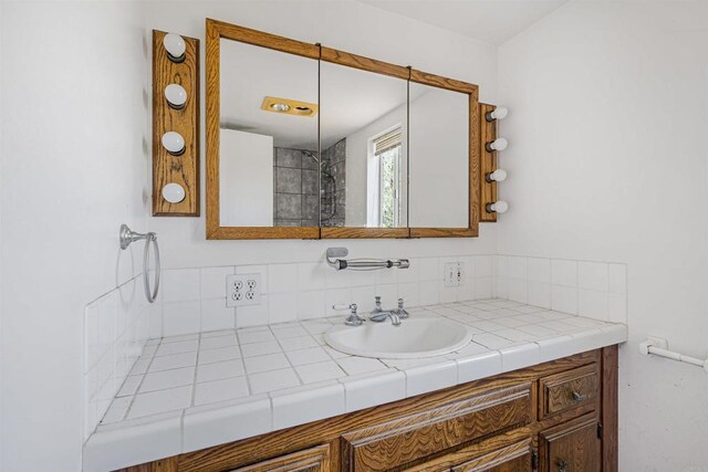 29556 Sierra Rojo Ln, Valley Center, CA 92082 - bathroom with vanity
