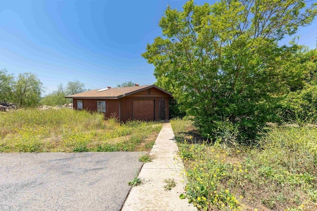 29556 Sierra Rojo Ln, Valley Center, CA 92082 - view of side of property with a detached garage and an outdoor structure