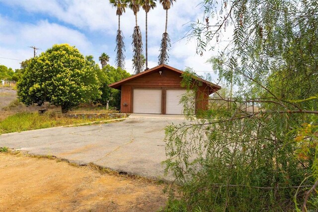 29556 Sierra Rojo Ln, Valley Center, CA 92082 - view of detached garage