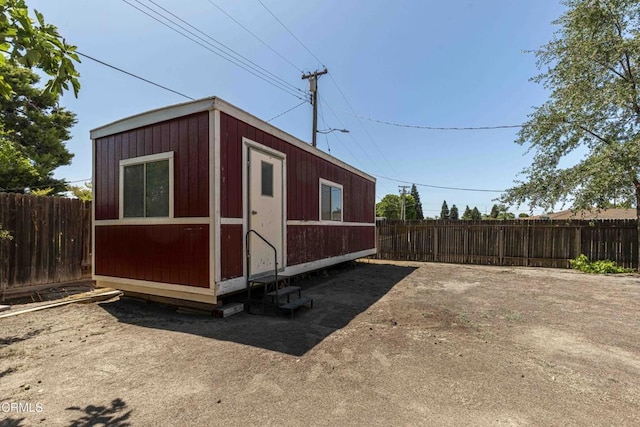 6000 Eugene Pl, Bakersfield, CA 93308 - view of outdoor structure featuring entry steps and a fenced backyard