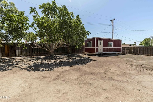 6000 Eugene Pl, Bakersfield, CA 93308 - fenced backyard featuring an outdoor structure