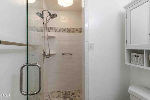 6000 Eugene Pl, Bakersfield, CA 93308 - bathroom with a stall shower and toilet