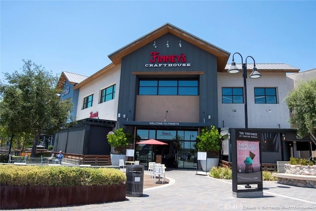 20552 Edgewood Ct, Chatsworth, CA 91311 - view of building exterior