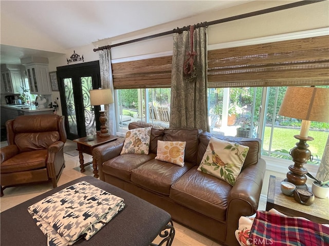 17 Thornbird, Aliso Viejo, CA 92656 - living area with lofted ceiling