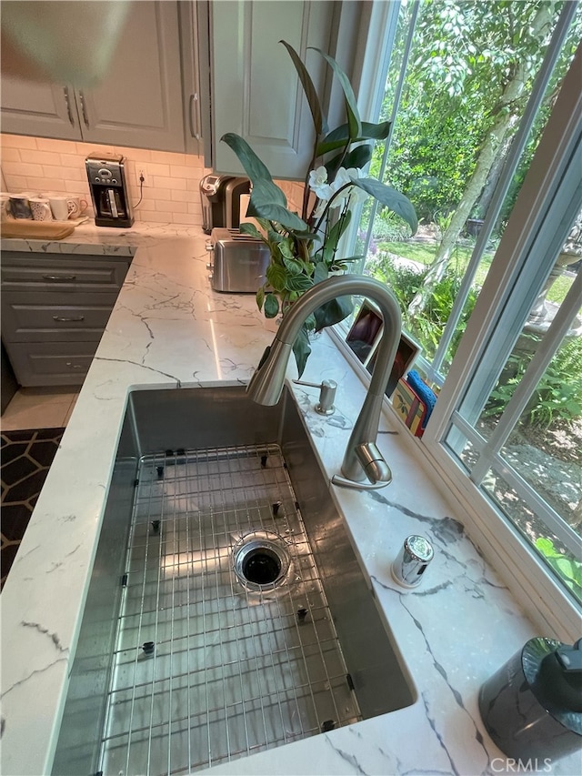17 Thornbird, Aliso Viejo, CA 92656 - kitchen view of decorative backsplash and light stone countertops