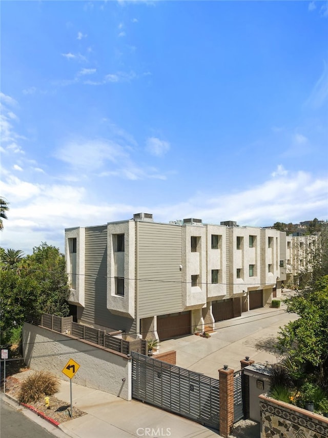 2621 E 20th St Unit 12, Signal Hill, CA 90755 - view of property featuring a fenced front yard and a garage