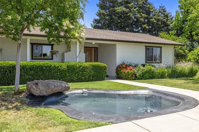 4742 Crow Rd, Oakdale, CA 95361 - view of front facade featuring stucco siding, a front yard, and roof with shingles