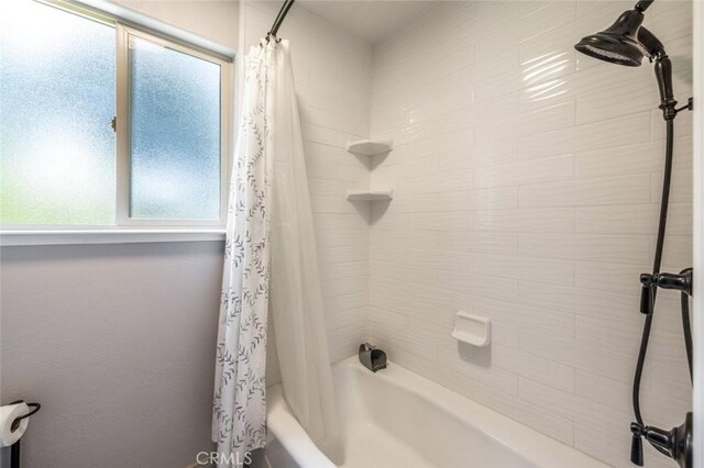 4742 Crow Rd, Oakdale, CA 95361 - full bath with shower / tub combo