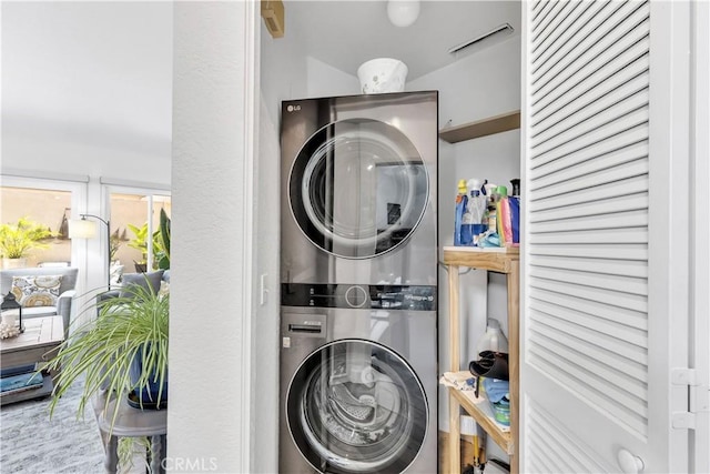 2 Daytona Unit 129, Laguna Niguel, CA 92677 - laundry area featuring stacked washer and clothes dryer
