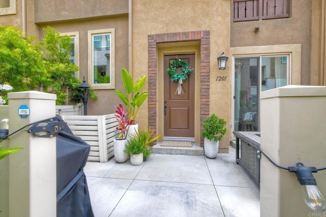 1201 Via Lucero, Oceanside, CA 92056 - entrance to property with stucco siding