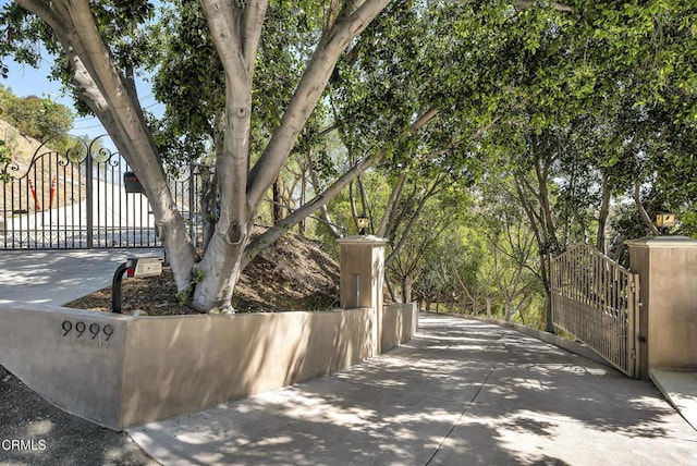 9999 Wornom Ave, Sunland, CA 91040 - view of gate