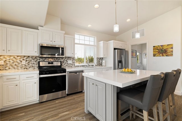 635 Boquest Blvd, Paradise, CA 95969 - kitchen with stainless steel appliances, dark wood-style floors, tasteful backsplash, a breakfast bar area, and lofted ceiling