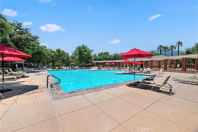 5680 Kate Way Unit 5, Fontana, CA 92336 - community pool with a patio area