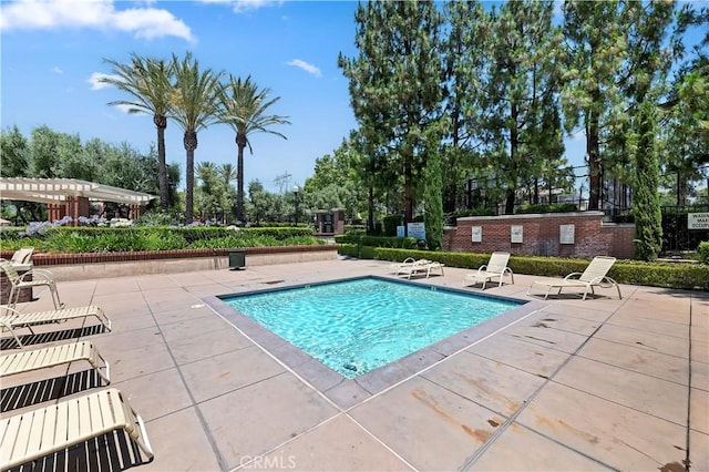 5680 Kate Way Unit 5, Fontana, CA 92336 - community pool with a patio area and a pergola