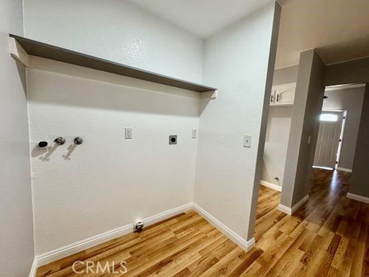 2748 Delmar Ave, Mojave, CA 93501 - laundry room featuring light wood finished floors, electric dryer hookup, and washer hookup