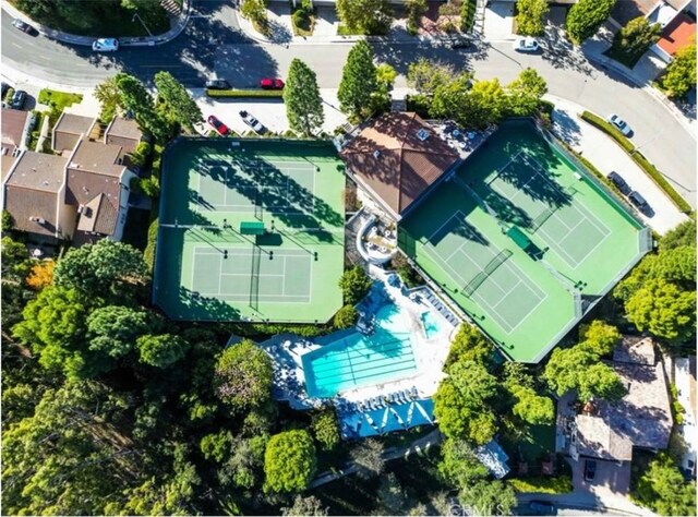 10411 Windtree Dr, Los Angeles, CA 90077 - bird's eye view of a pool