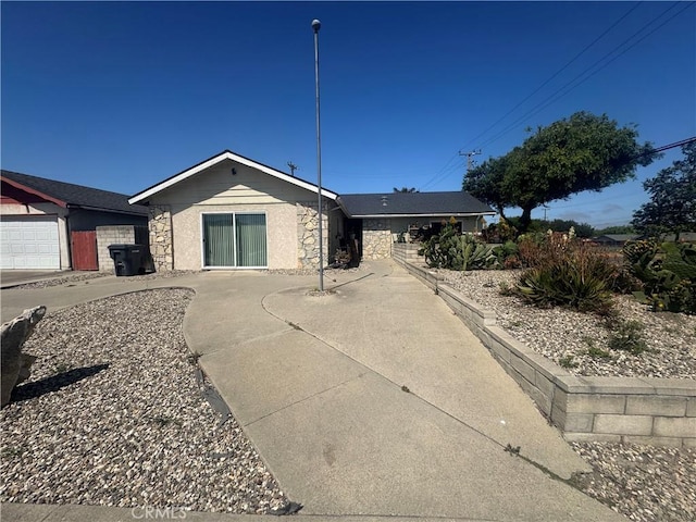 401 S R St, Lompoc, CA 93436 - ranch-style house with stone siding