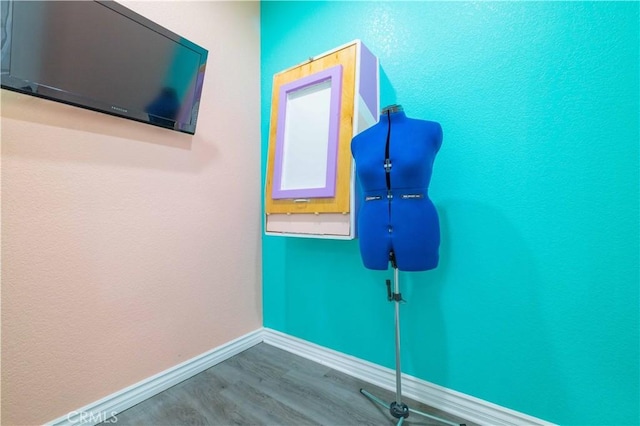 9600 S Loop Blvd, California City, CA 93505 - detailed view of wood finished floors and a textured wall