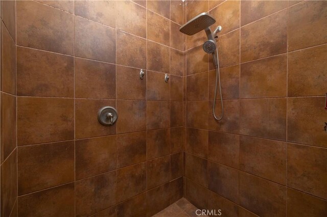 9600 S Loop Blvd, California City, CA 93505 - full bath featuring tiled shower