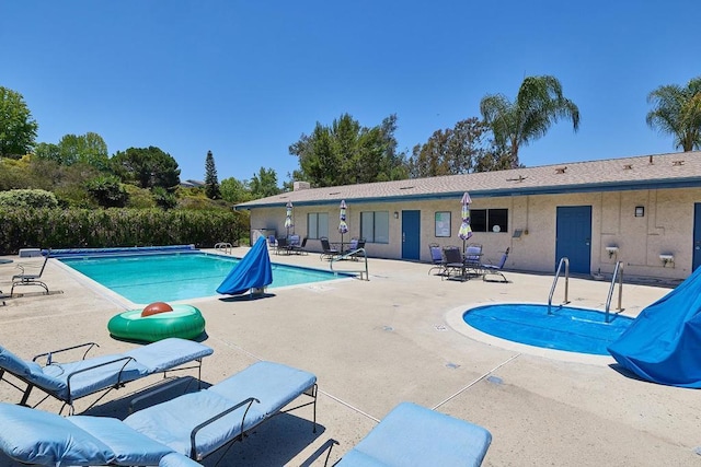 942 Royal Tern Way, Oceanside, CA 92057 - community pool with a patio area
