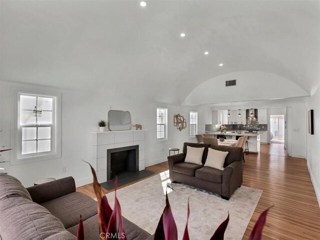7827 S Hobart Blvd, Los Angeles, CA 90047 - photo 3