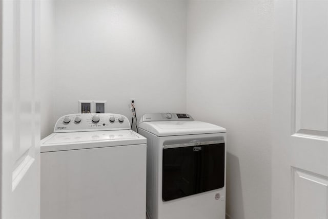 39381 Corvina Ln, Temecula, CA 92591 - laundry area with washing machine and clothes dryer