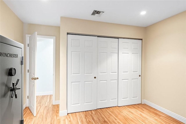 14658 Maclay St, San Fernando, CA 91345 - bedroom featuring light wood-style floors, a closet, and recessed lighting