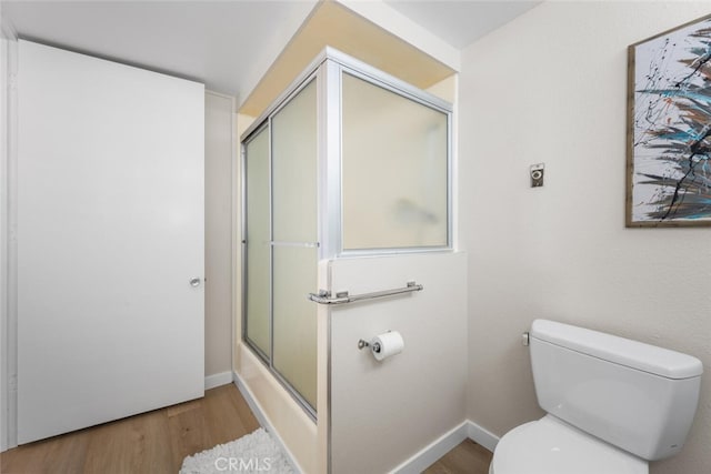 1661 Monterey Rd Unit 16G, Seal Beach, CA 90740 - full bath with wood finished floors and enclosed tub / shower combo