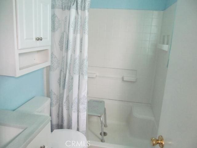 14537 Yucca St, Hesperia, CA 92345 - bathroom with curtained shower and vanity