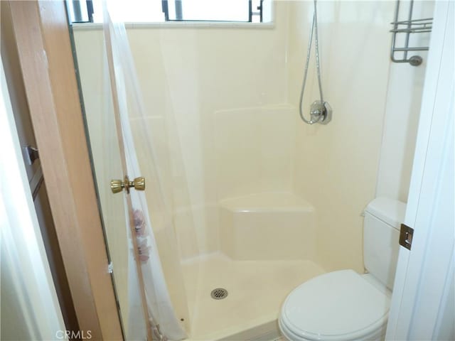 801 Weeks St, East Palo Alto, CA 94303 - bathroom featuring a shower with shower curtain and toilet