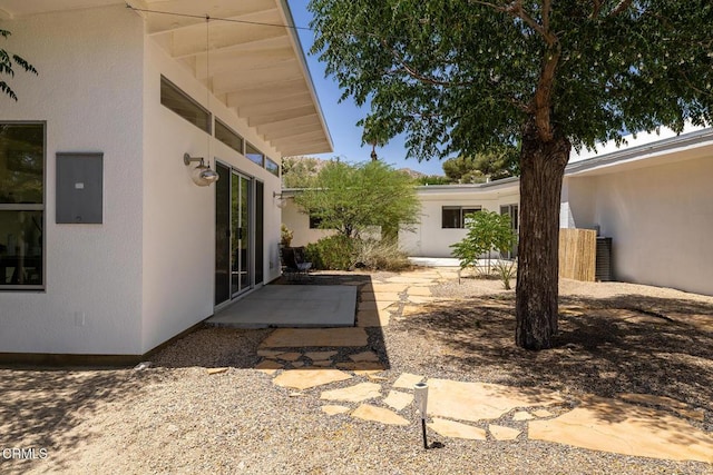 54667 Benecia Trl, Yucca Valley, CA 92284 - view of yard featuring a patio area