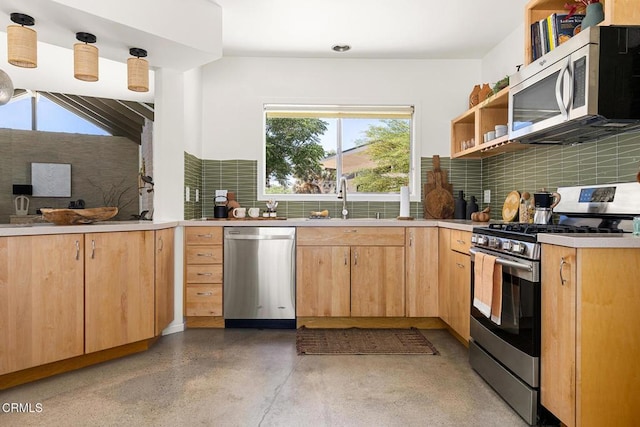 54667 Benecia Trl, Yucca Valley, CA 92284 - kitchen with stainless steel appliances, tasteful backsplash, light brown cabinets, and light countertops