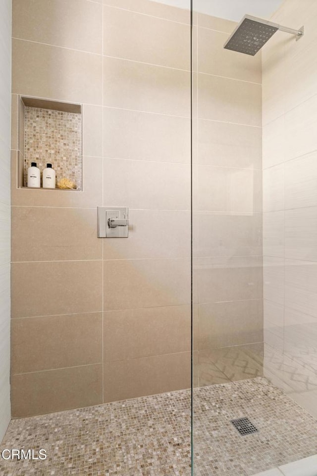 54667 Benecia Trl, Yucca Valley, CA 92284 - bathroom with tiled shower