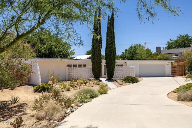 54667 Benecia Trl, Yucca Valley, CA 92284 - mid-century home featuring a garage, stucco siding, and driveway