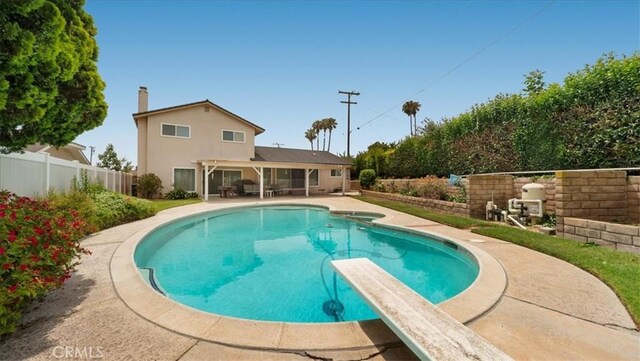 860 Knollwood Dr, Corona, CA 92882 - view of swimming pool featuring a patio area, a fenced backyard, a diving board, and a pool with connected hot tub