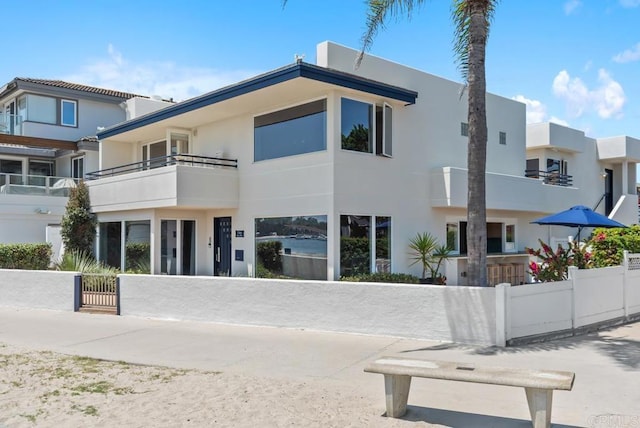 3366 Bayside Walk, San Diego, CA 92109 - view of building exterior with a fenced front yard