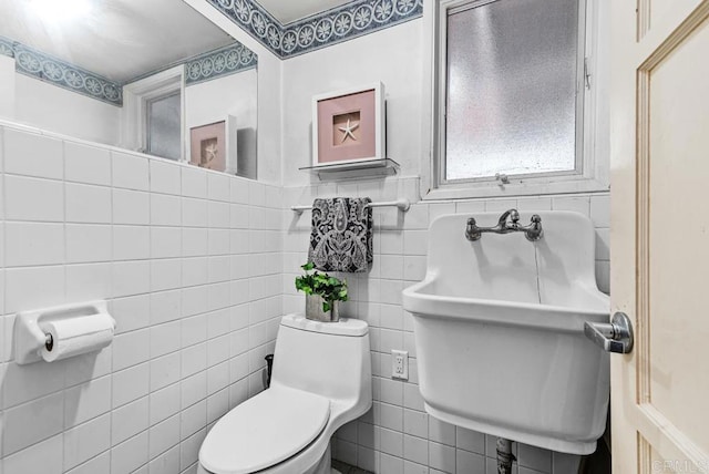 3366 Bayside Walk, San Diego, CA 92109 - bathroom featuring tile walls