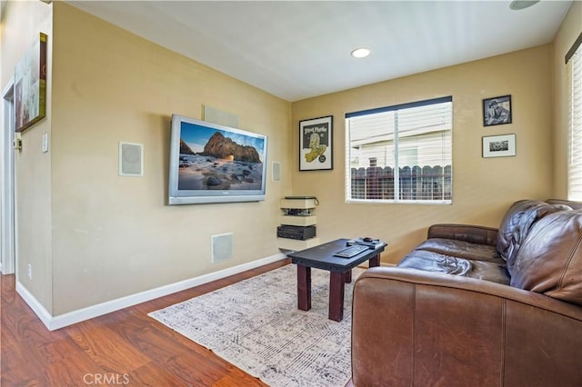 936 Gonzales St, Placentia, CA 92870 - living area featuring wood finished floors and recessed lighting