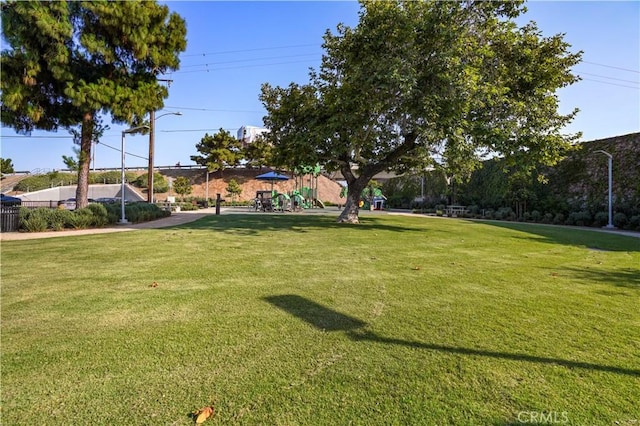 936 Gonzales St, Placentia, CA 92870 - view of green lawn