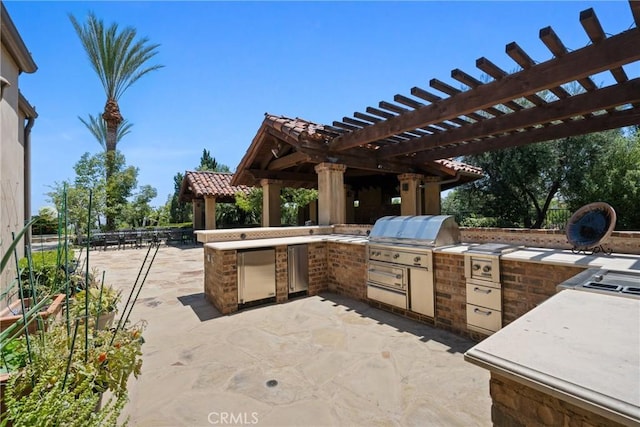 1377 Versante Cir, Corona, CA 92881 - view of patio with area for grilling and a pergola