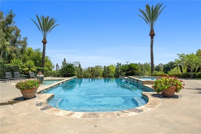 1377 Versante Cir, Corona, CA 92881 - view of pool featuring a pool with connected hot tub and a patio area