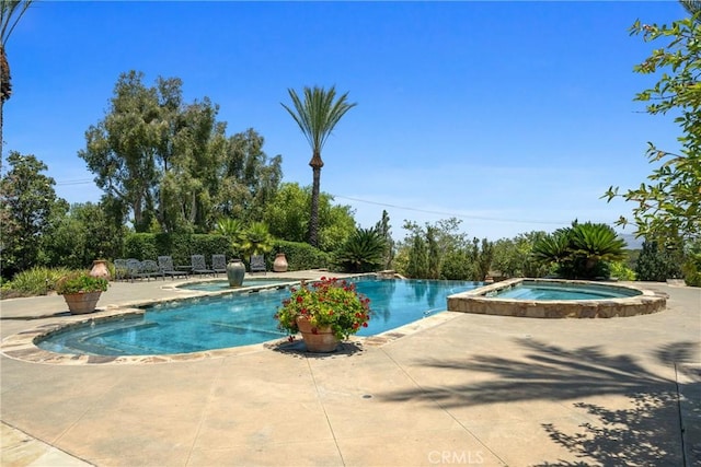 1377 Versante Cir, Corona, CA 92881 - view of pool with a patio area and a pool with connected hot tub