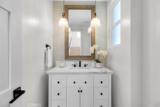 2117 Marshallfield Ln Unit B, Redondo Beach, CA 90278 - bathroom with vanity