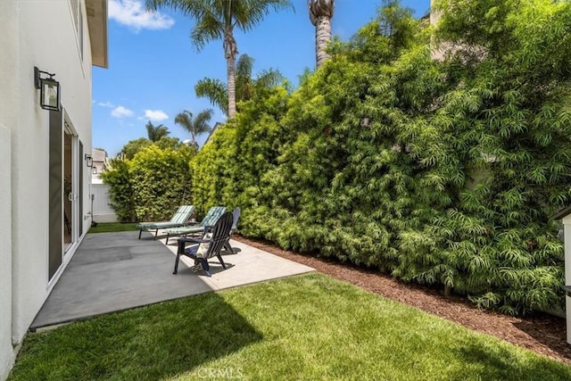 2117 Marshallfield Ln Unit B, Redondo Beach, CA 90278 - view of grassy yard with a patio